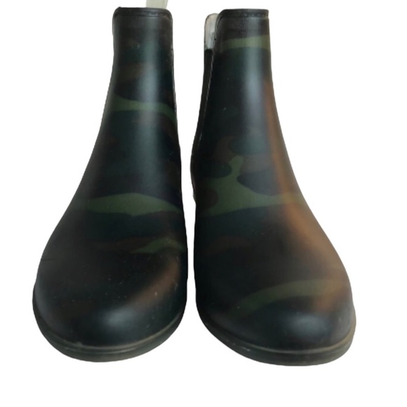 J. Crew Camo Chelsea Rain Ankle Boots Green/Black Waterproof Sz 9 - Picture 4 of 9